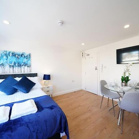 New Private Studio Apartment London 5 Exteriör bild