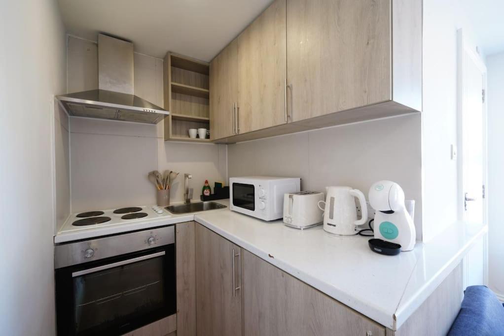 New Private Studio Apartment London 5 Exteriör bild